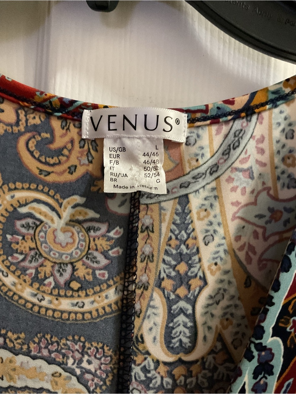 VENUS Paisley Cold-Shoulder Blouse in Red, Blue, Brown, black - Picture 3 of 4